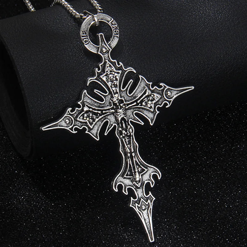 Skull Cross Necklace In Silver