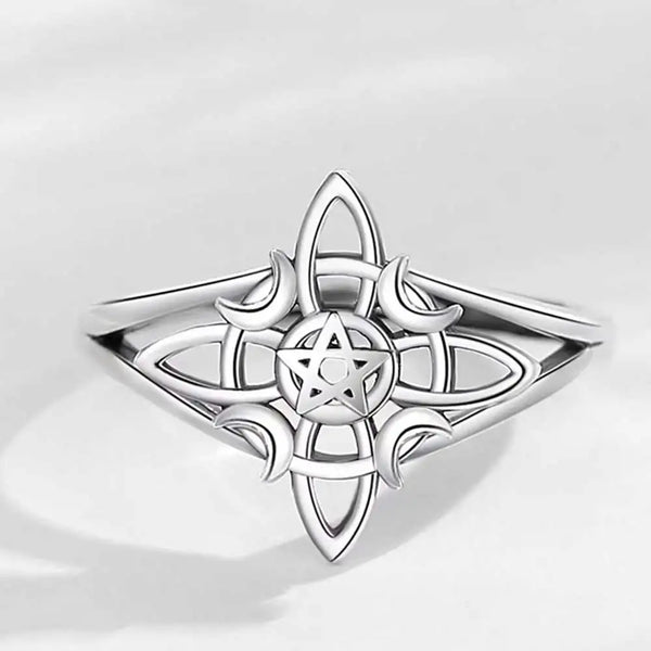 Celtic Witch Knot Necklace - Trinity Symbol