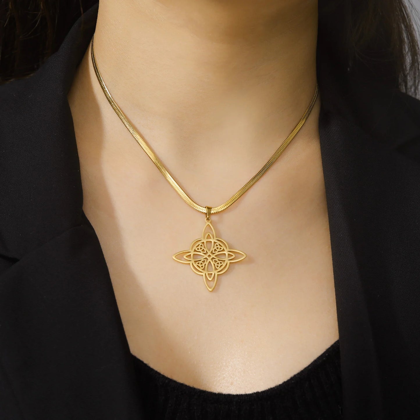 Celtic Witch Knot Necklace - Trinity Symbol