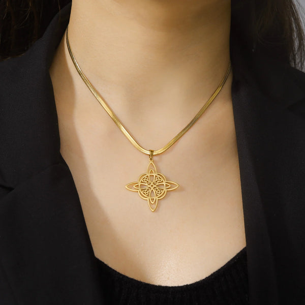 Celtic Witch Knot Necklace - Trinity Symbol
