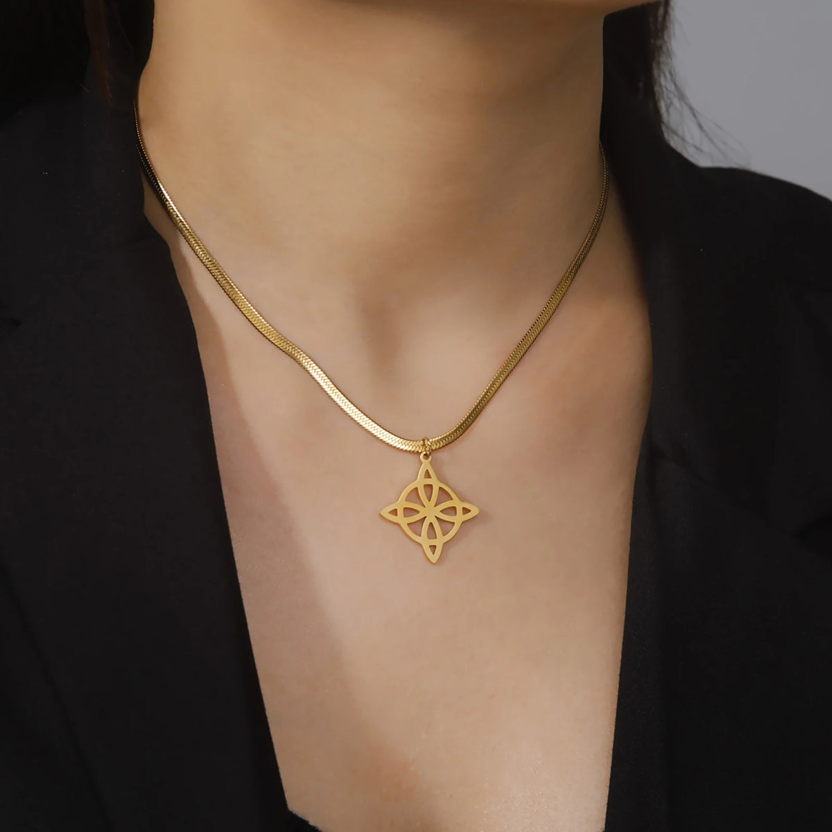 Celtic Witch Knot Necklace - Trinity Symbol