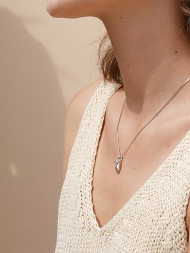 charming-enveloping-cat-necklace-l9gi4vzlvvb73ja0.jpg
