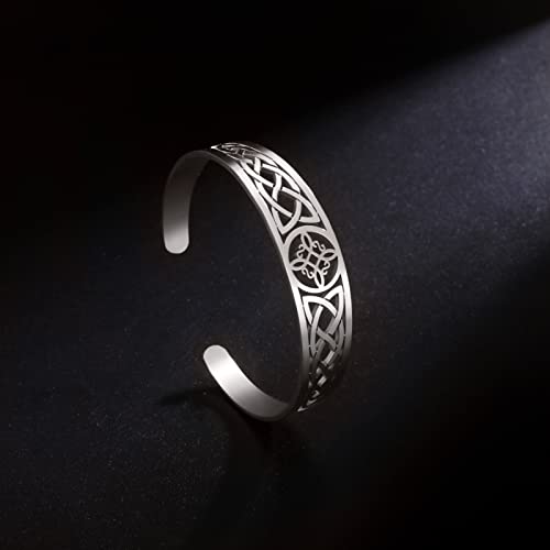 Celtic Witch Knot Necklace - Trinity Symbol