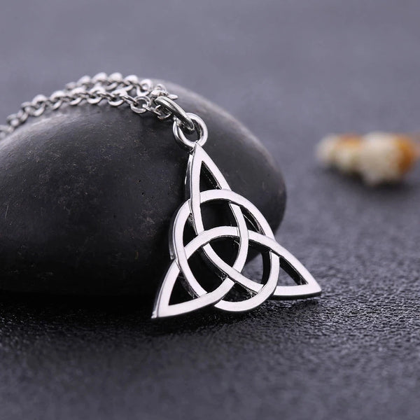 Celtic Witch Knot Necklace - Trinity Symbol