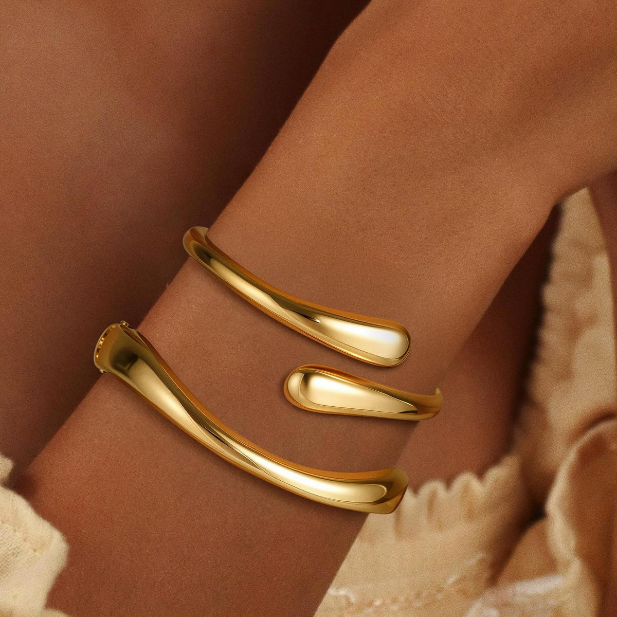Gold Bracelets for Women Trendy, 18K Gold Plated Bangle Bracelet Set Chunky Twist Cuff Gold Bracelet Non Tarnish Waterproof Jewelry Gifts for Women