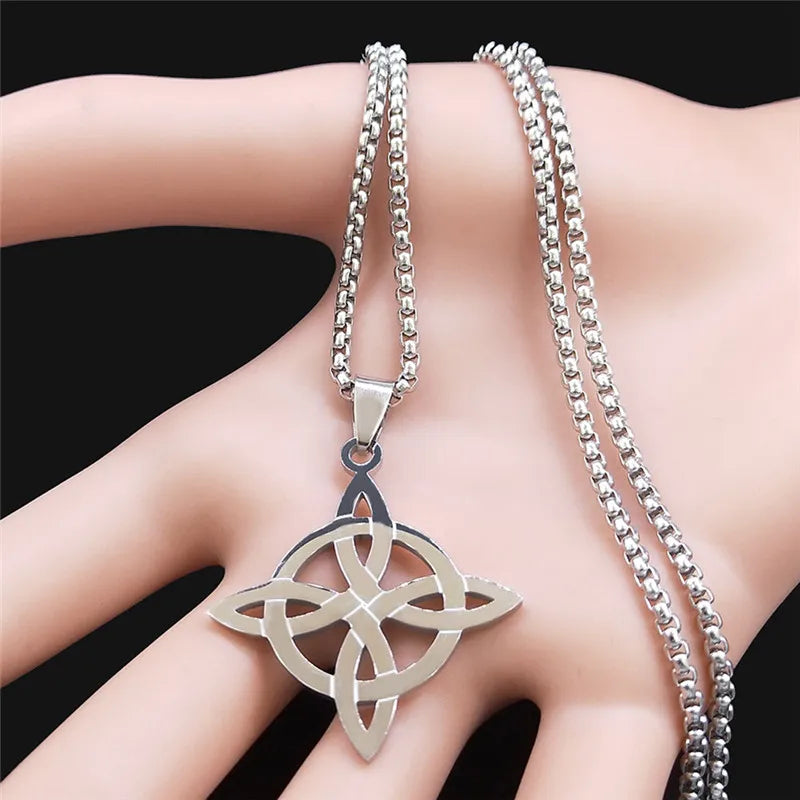 Celtic Witch Knot Necklace - Trinity Symbol