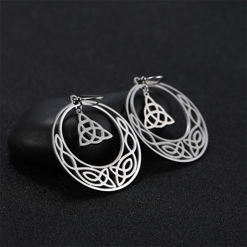 Celtic Trinity Knot Necklace Main image