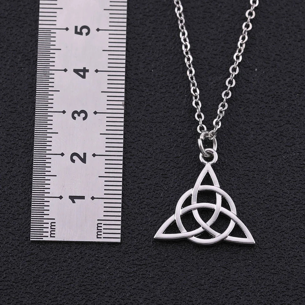 Celtic Witch Knot Necklace - Trinity Symbol