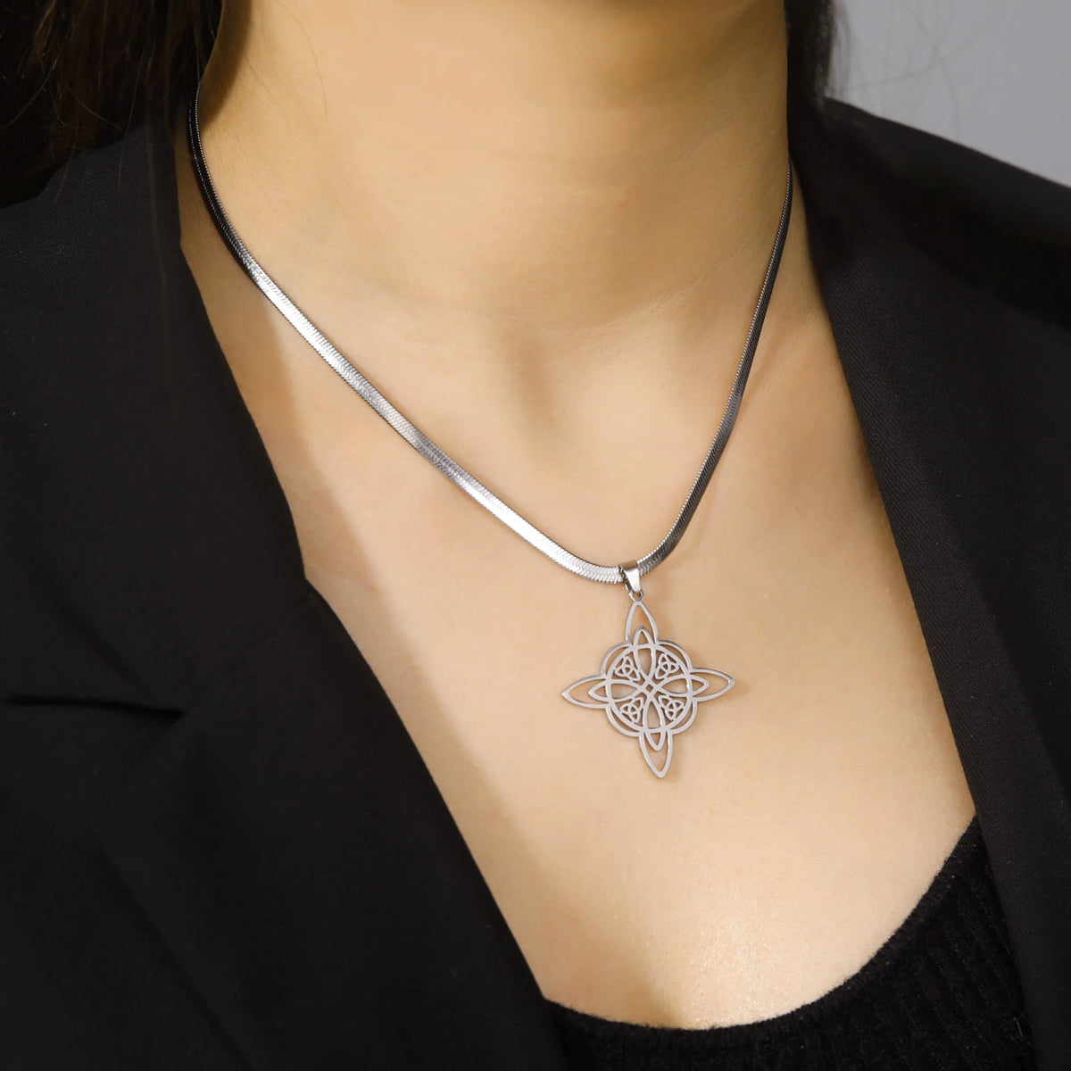 Celtic Witch Knot Necklace - Trinity Symbol