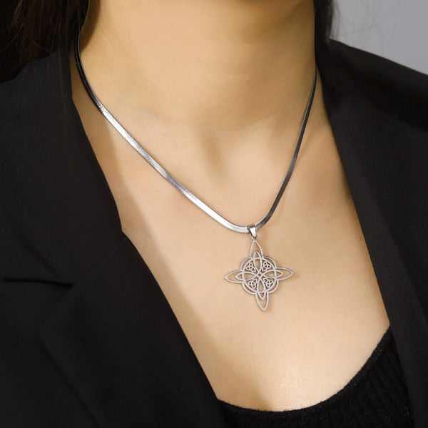 Celtic Witch Knot Necklace - Trinity Symbol