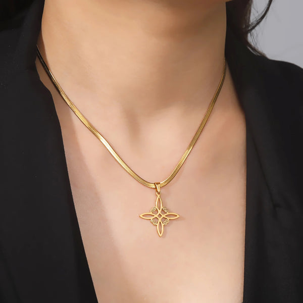 Celtic Witch Knot Necklace - Trinity Symbol