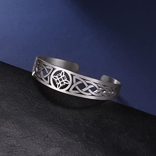 Celtic Witch Knot Necklace - Trinity Symbol
