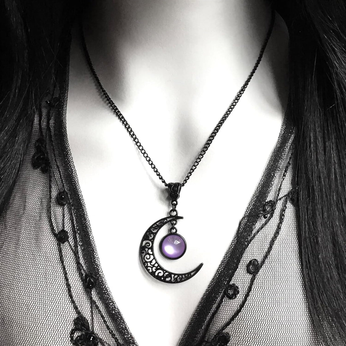 Rrdaily moon necklace