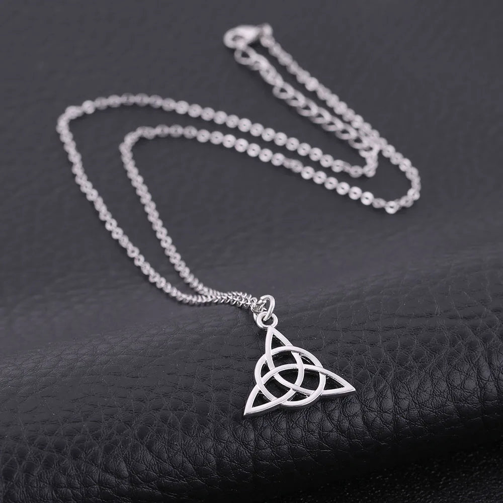 Celtic Witch Knot Necklace - Trinity Symbol