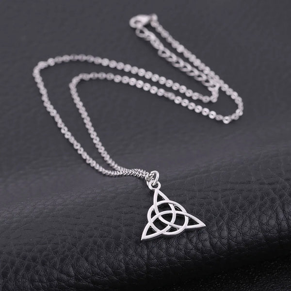 Celtic Witch Knot Necklace - Trinity Symbol