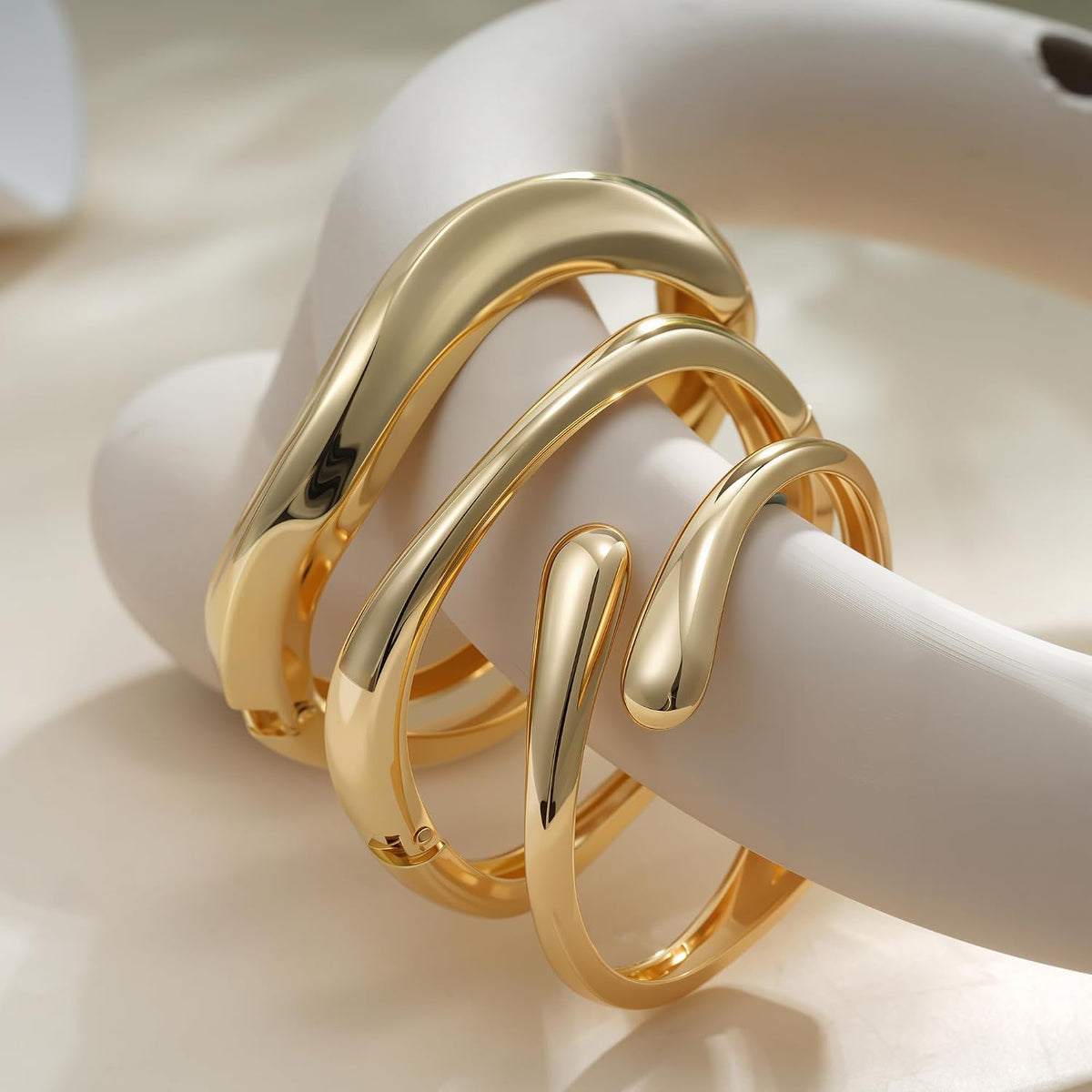 Gold Bracelets for Women Trendy, 18K Gold Plated Bangle Bracelet Set Chunky Twist Cuff Gold Bracelet Non Tarnish Waterproof Jewelry Gifts for Women