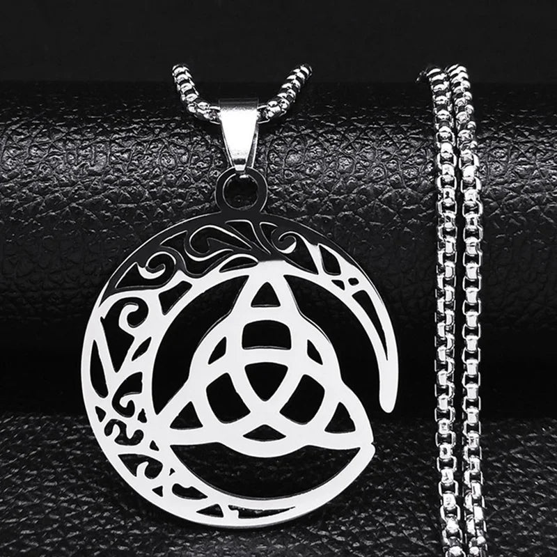 Celtic Witch Knot Necklace - Trinity Symbol