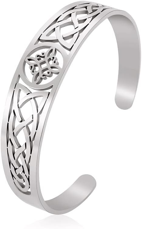 Celtic Witch Knot Necklace - Trinity Symbol