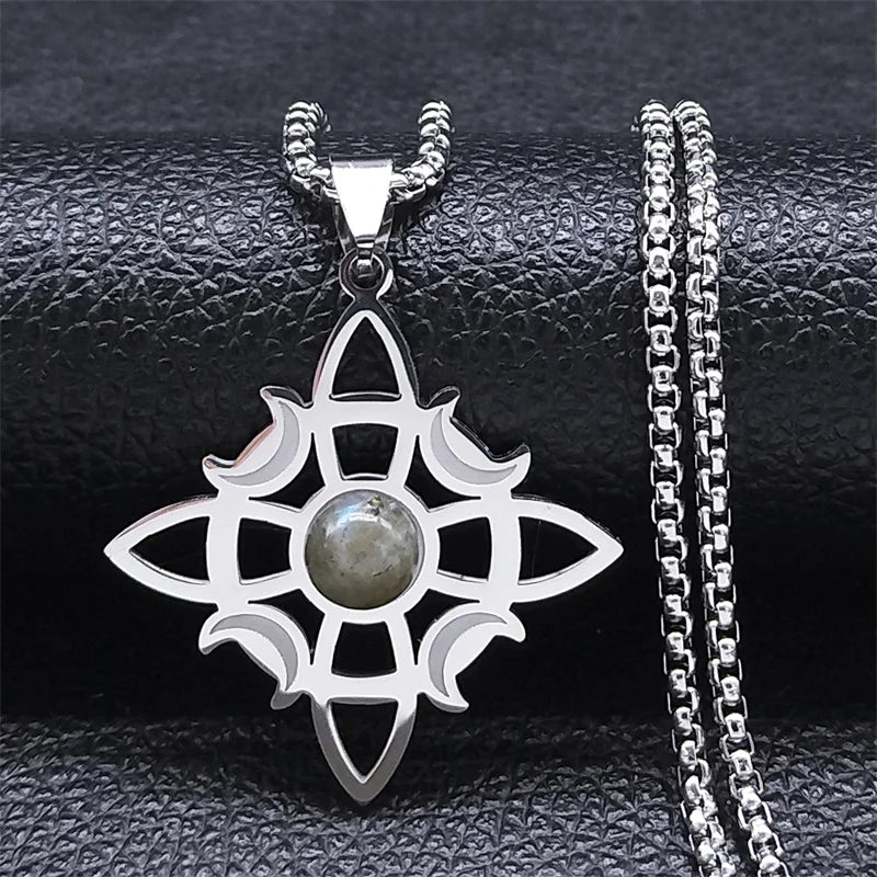 Celtic Witch Knot Necklace - Trinity Symbol