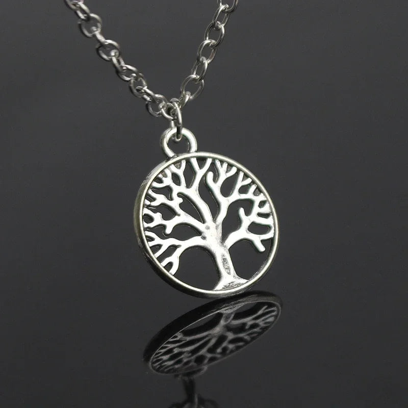 Celtic Witch Knot Necklace - Trinity Symbol