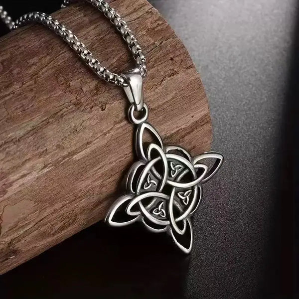 Celtic Witch Knot Necklace - Trinity Symbol