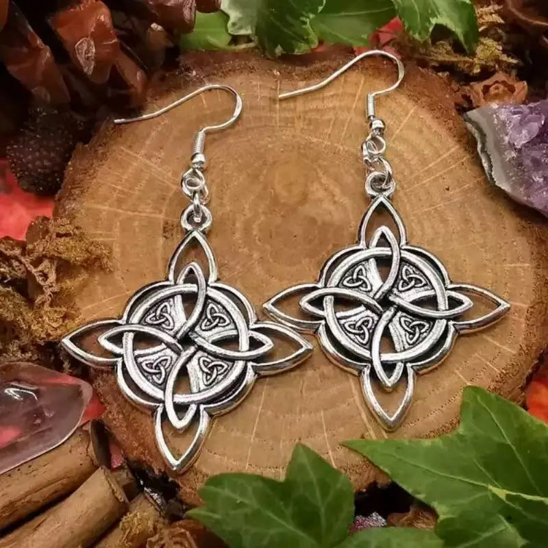 Celtic Witch Knot Necklace - Trinity Symbol Main image