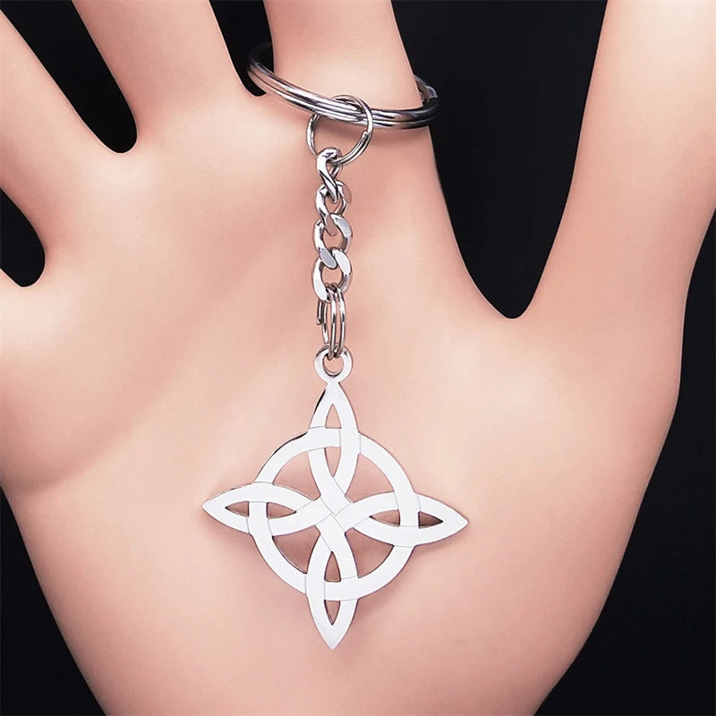 Celtic Witch Knot Necklace - Trinity Symbol