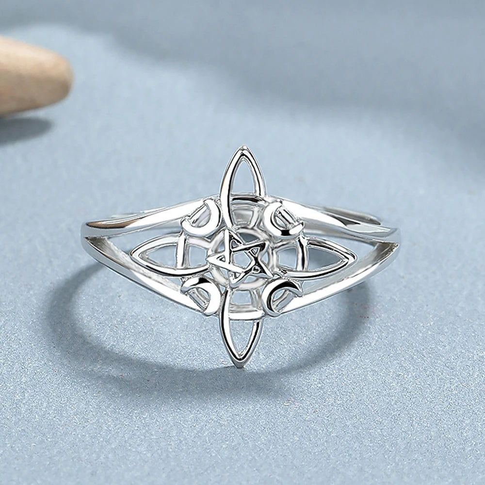 Celtic Witch Knot Necklace - Trinity Symbol