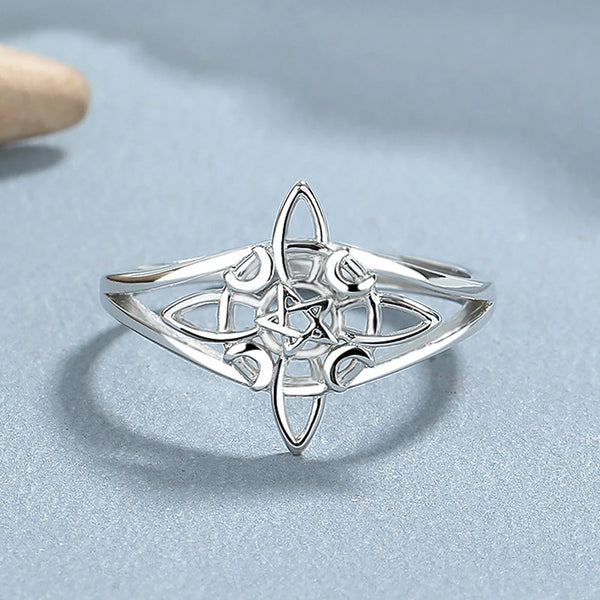 Celtic Witch Knot Necklace - Trinity Symbol