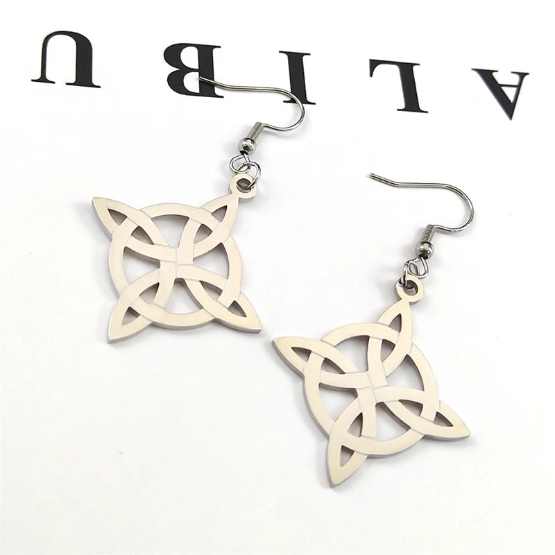 Celtic Witch Knot Necklace - Trinity Symbol